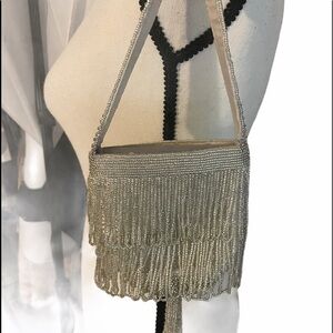 La regale vintage Art Deco bead hand bag small .